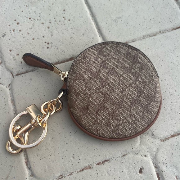 Coach circular coin pouch bag charm - Picture 7 of 8